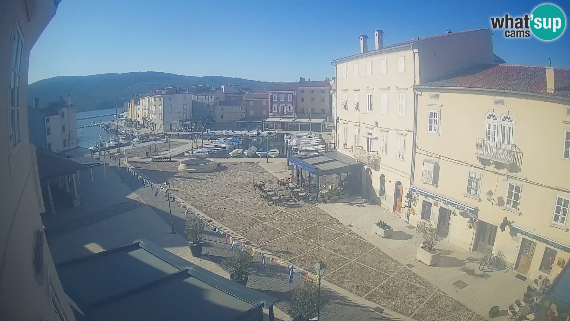 LIVE cam Cres city – place principale et “mandrač” – île de Cres – Croatie