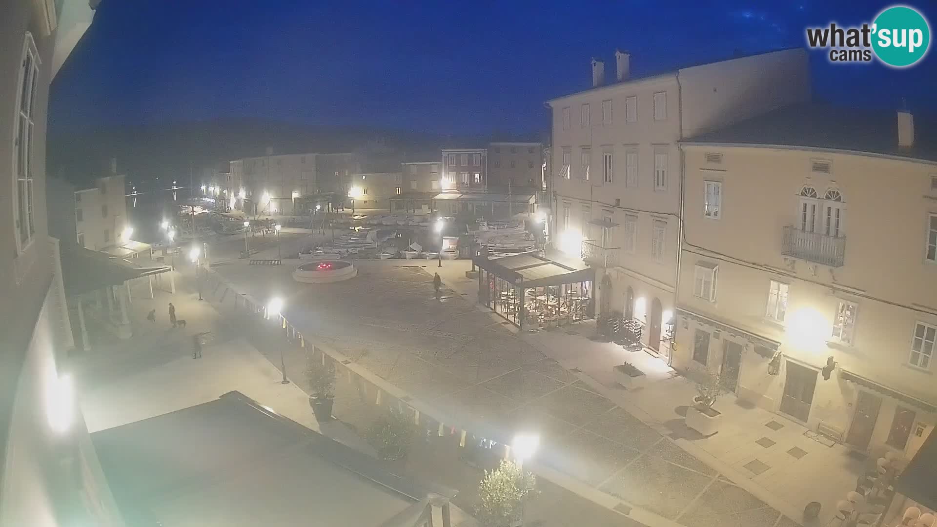 LIVE cam Cres city – place principale et “mandrač” – île de Cres – Croatie