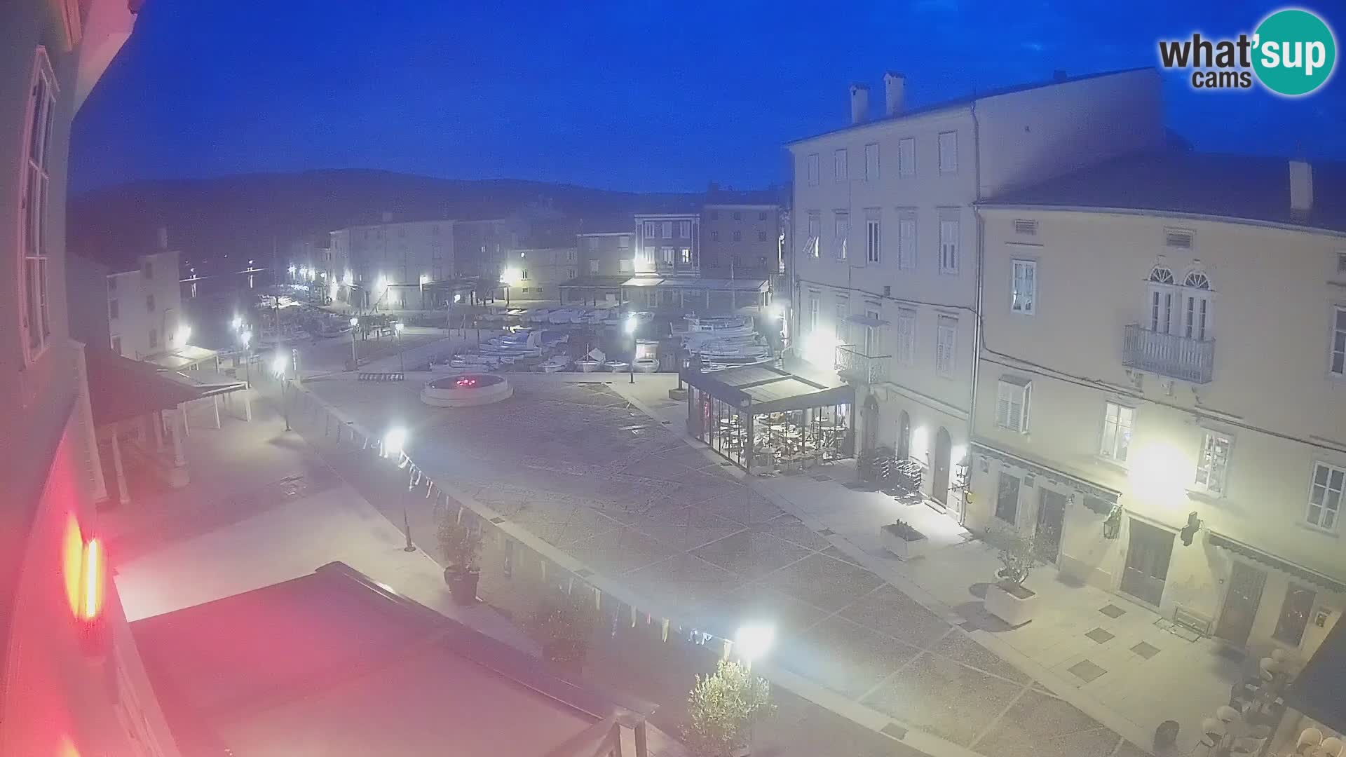 Cámara en vivo ciudad de Cres – plaza principal y “mandrač” – isla de Cres – Croacia