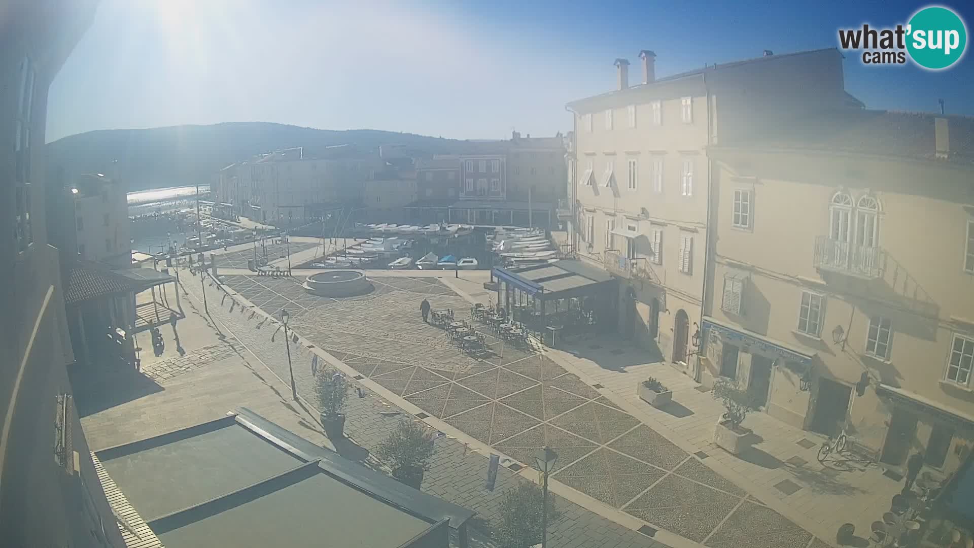 LIVE cam Cres Stadt – Hauptplatz und “mandrač” – Cres Insel – Kroatien