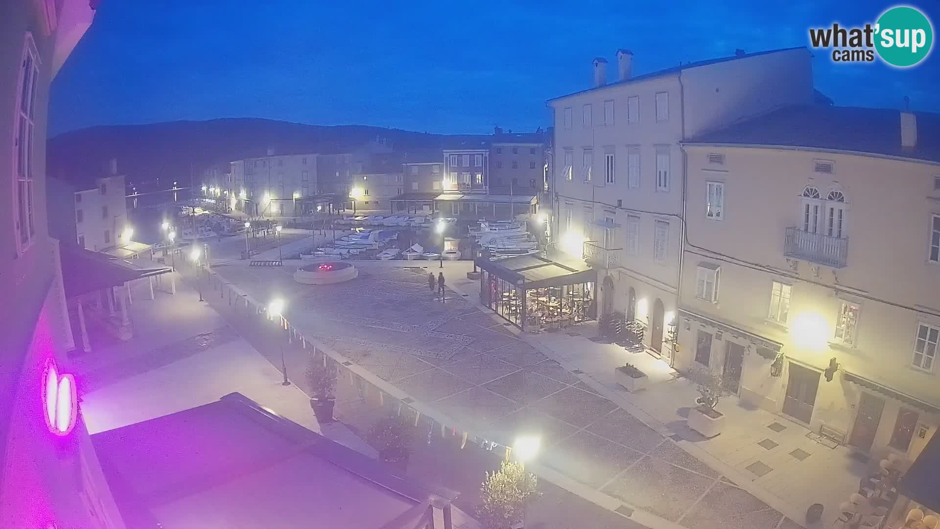 LIVE cam Cres city – place principale et “mandrač” – île de Cres – Croatie