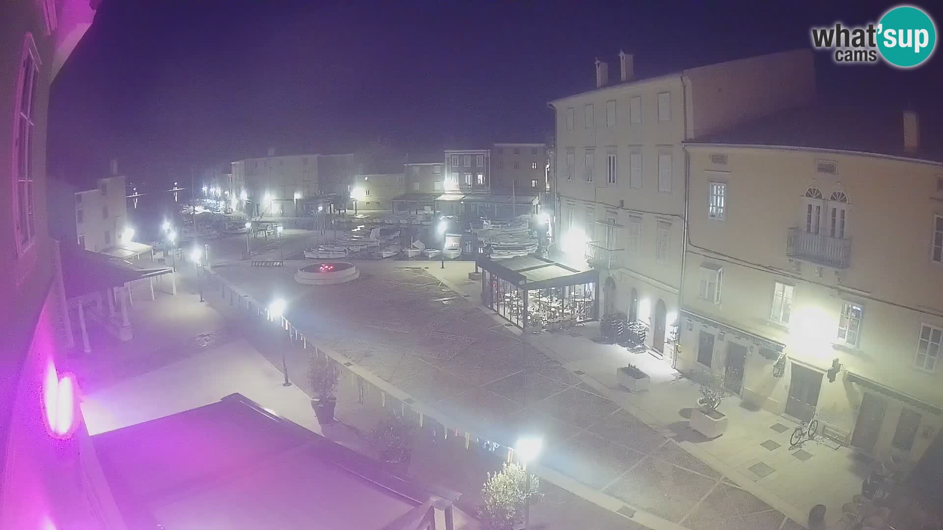 Cámara en vivo ciudad de Cres – plaza principal y “mandrač” – isla de Cres – Croacia