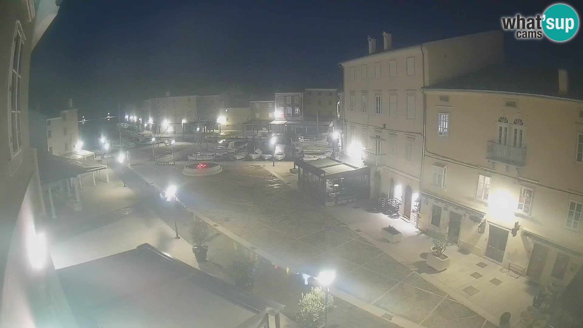 Cámara en vivo ciudad de Cres – plaza principal y “mandrač” – isla de Cres – Croacia