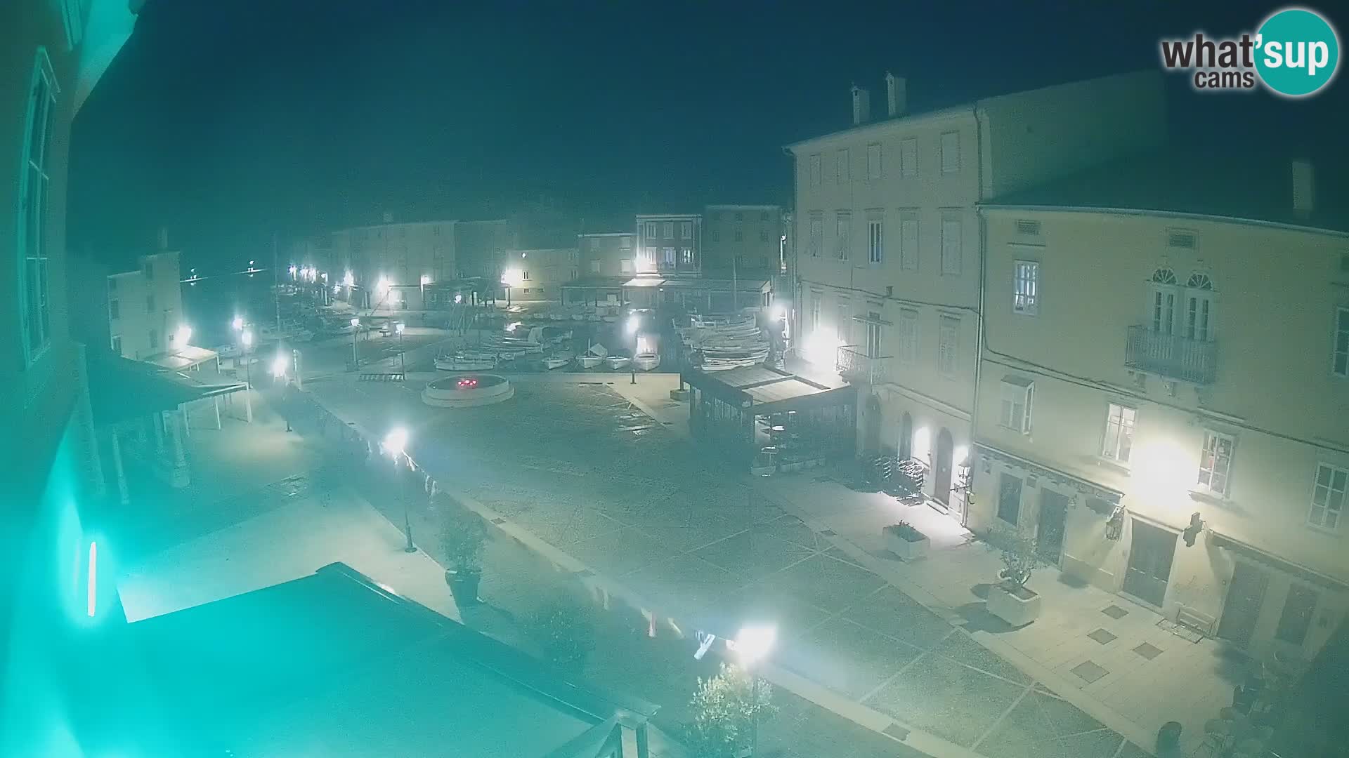 LIVE cam Cres city – place principale et “mandrač” – île de Cres – Croatie