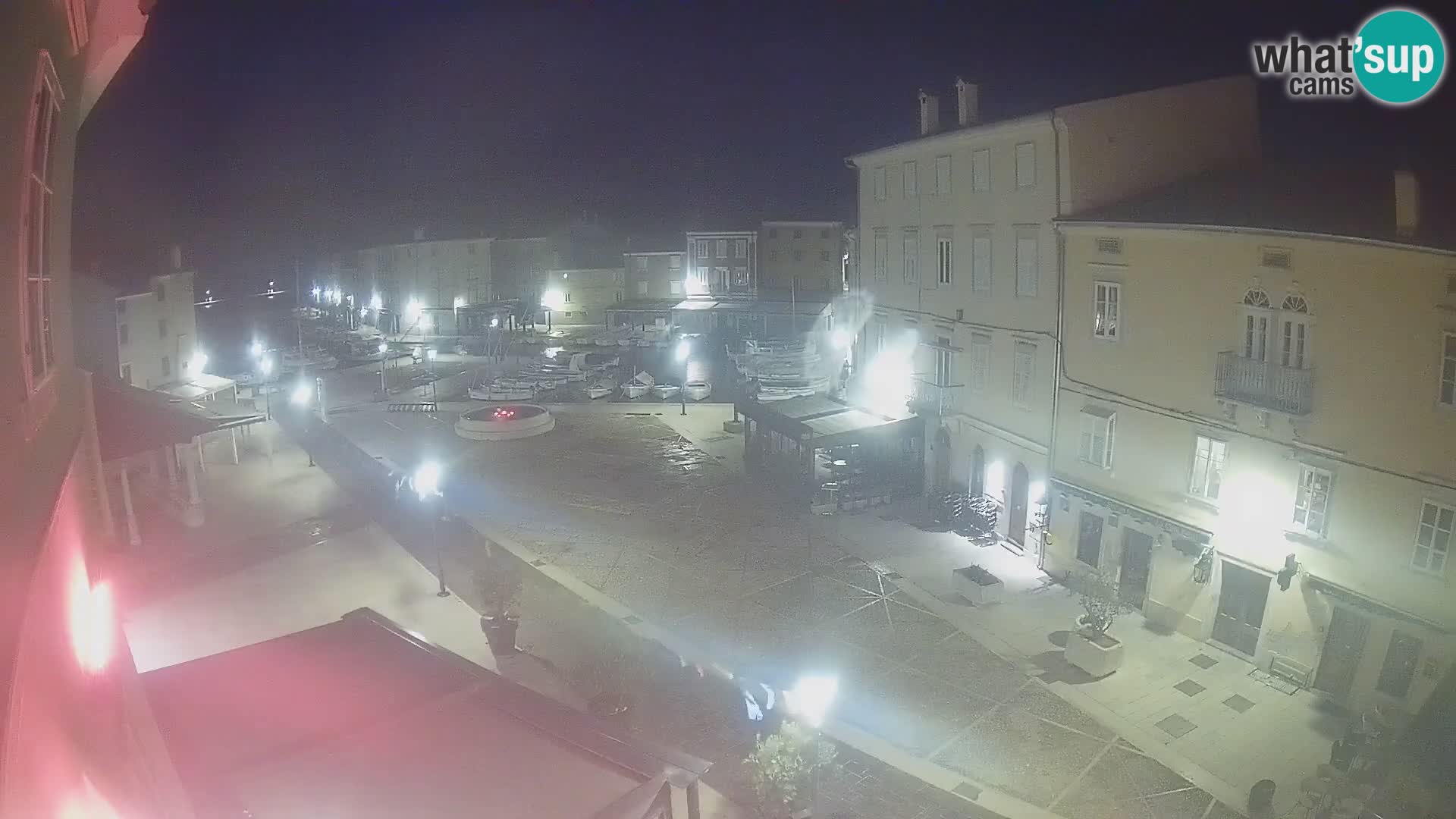 Cámara en vivo ciudad de Cres – plaza principal y “mandrač” – isla de Cres – Croacia