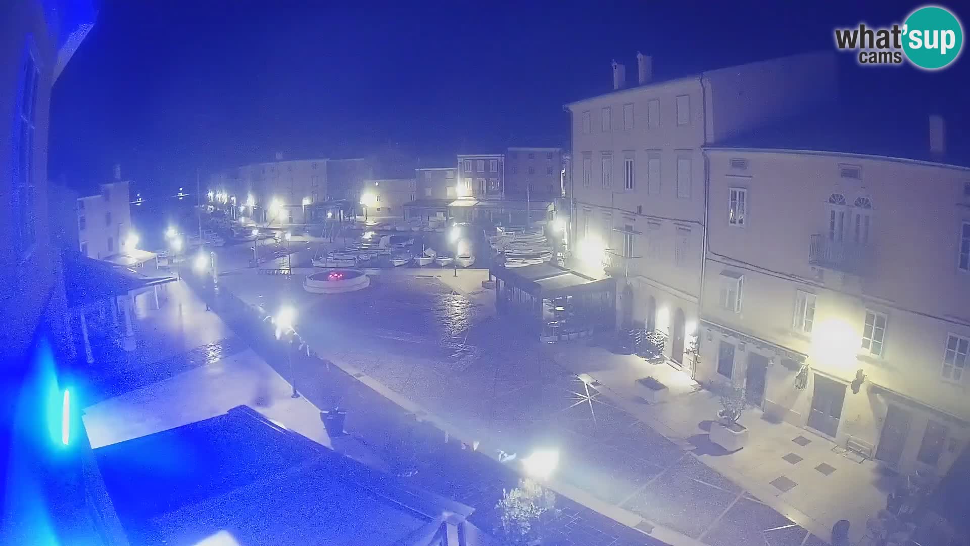 Cámara en vivo ciudad de Cres – plaza principal y “mandrač” – isla de Cres – Croacia