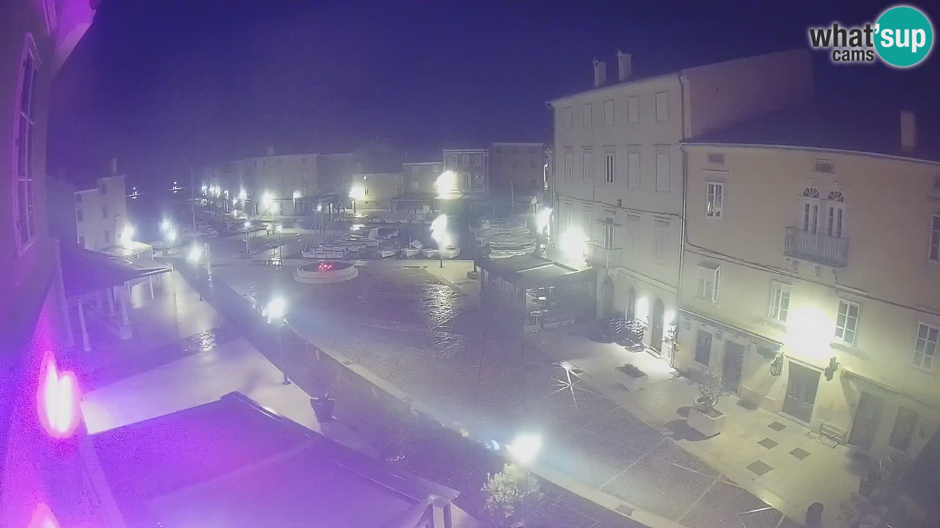 Cámara en vivo ciudad de Cres – plaza principal y “mandrač” – isla de Cres – Croacia