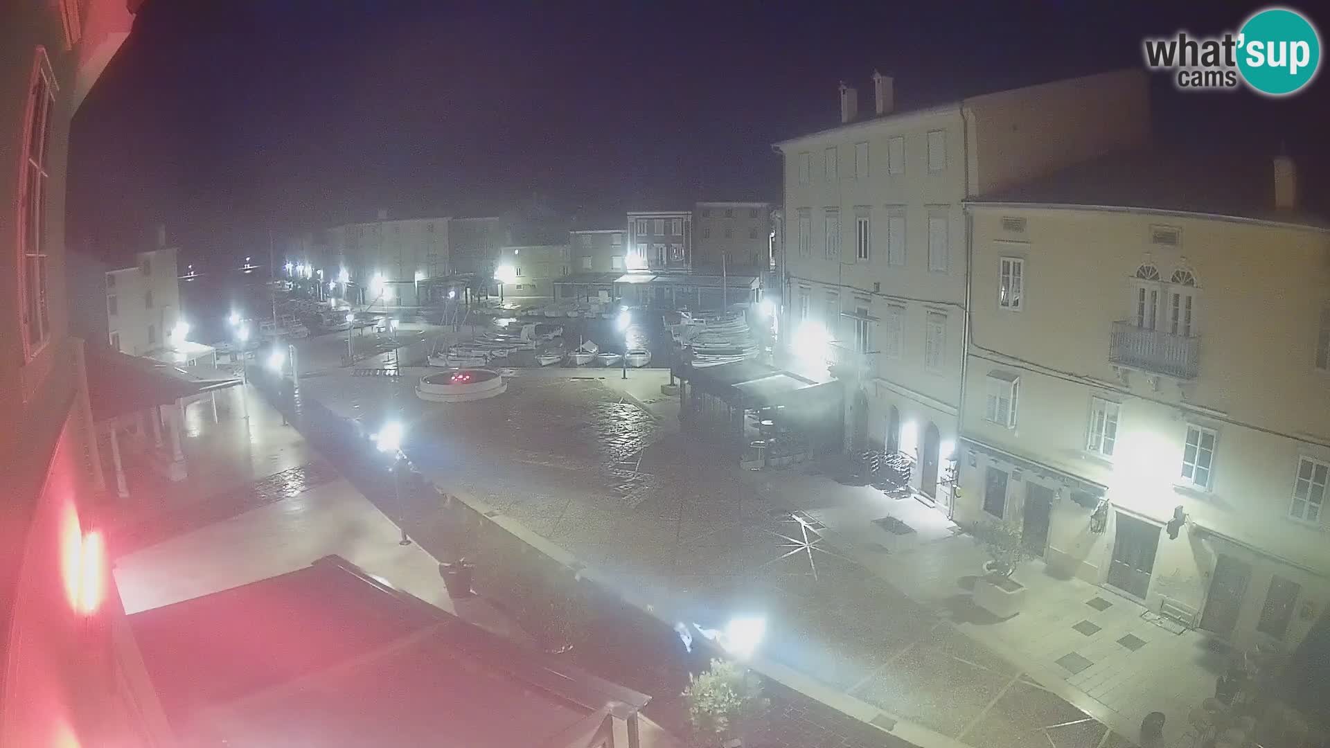 Cámara en vivo ciudad de Cres – plaza principal y “mandrač” – isla de Cres – Croacia