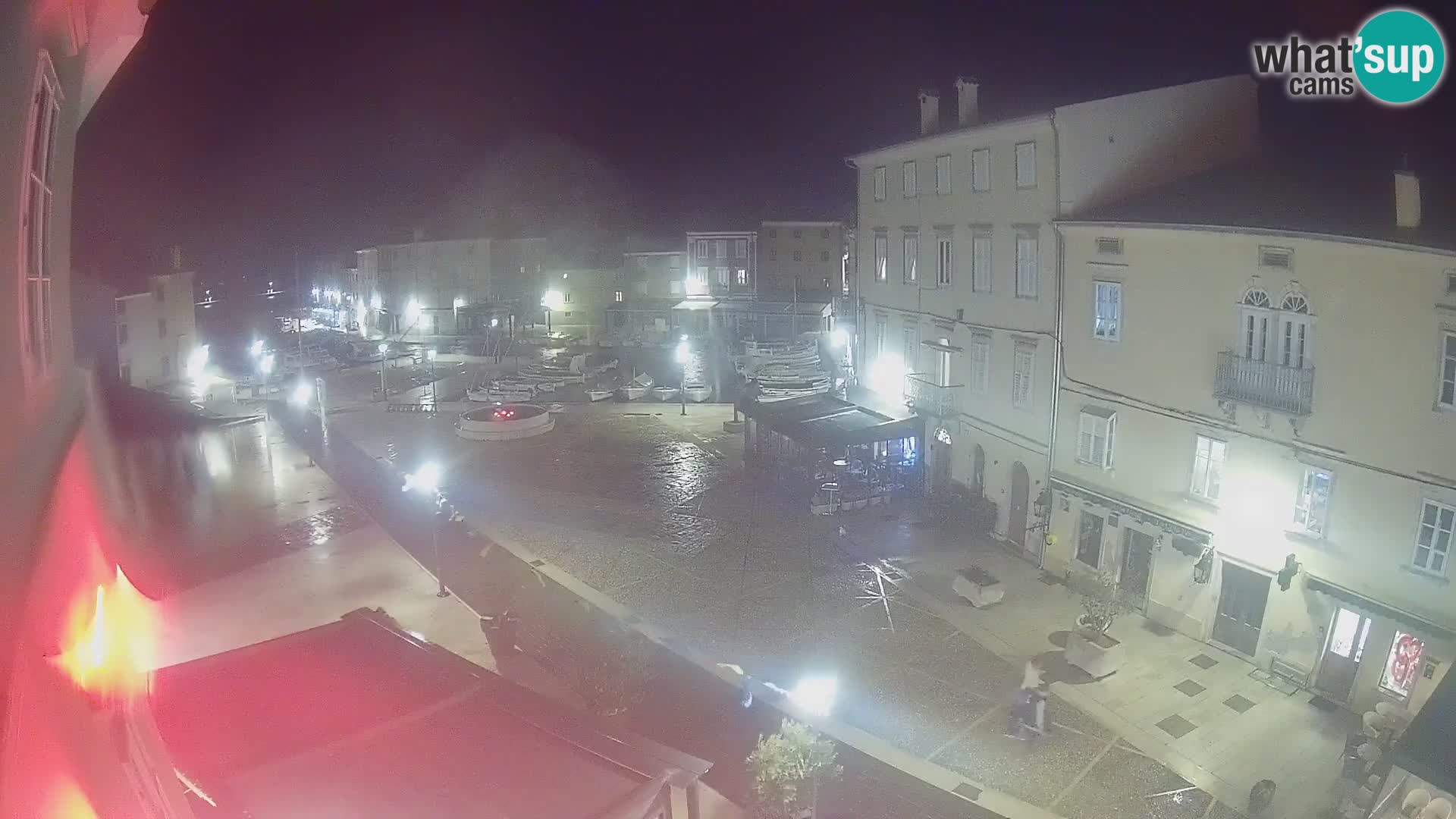 Web kamera Grad Cres – glavni trg i “mandrač” – otok Cres