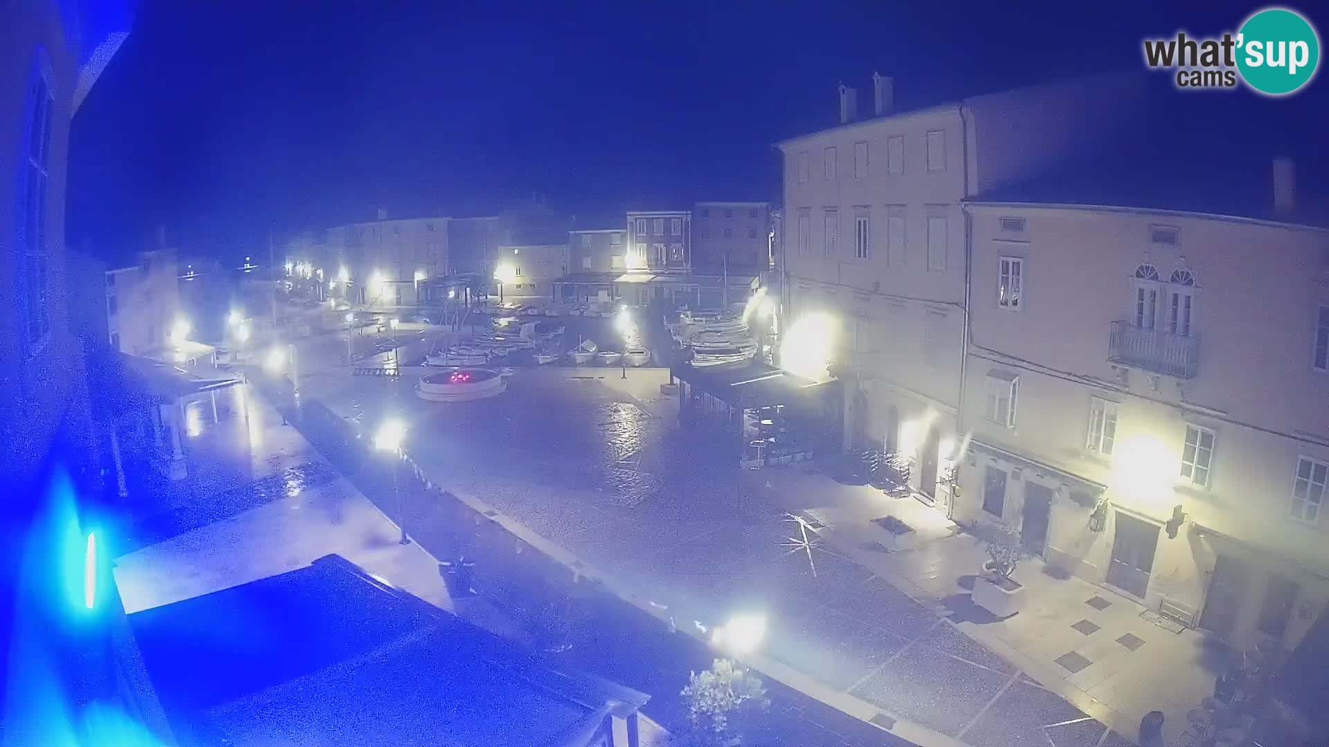 Cámara en vivo ciudad de Cres – plaza principal y “mandrač” – isla de Cres – Croacia