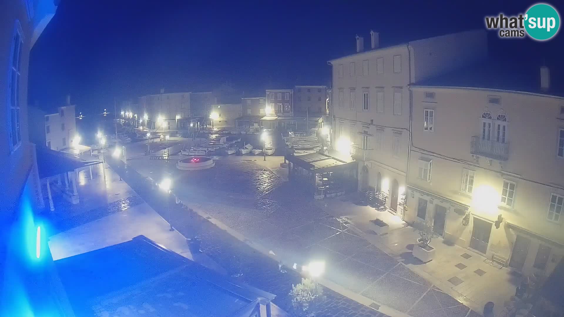 LIVE cam Cres city – place principale et “mandrač” – île de Cres – Croatie