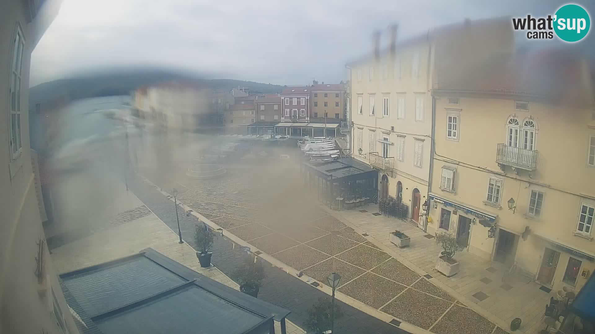 Cámara en vivo ciudad de Cres – plaza principal y “mandrač” – isla de Cres – Croacia