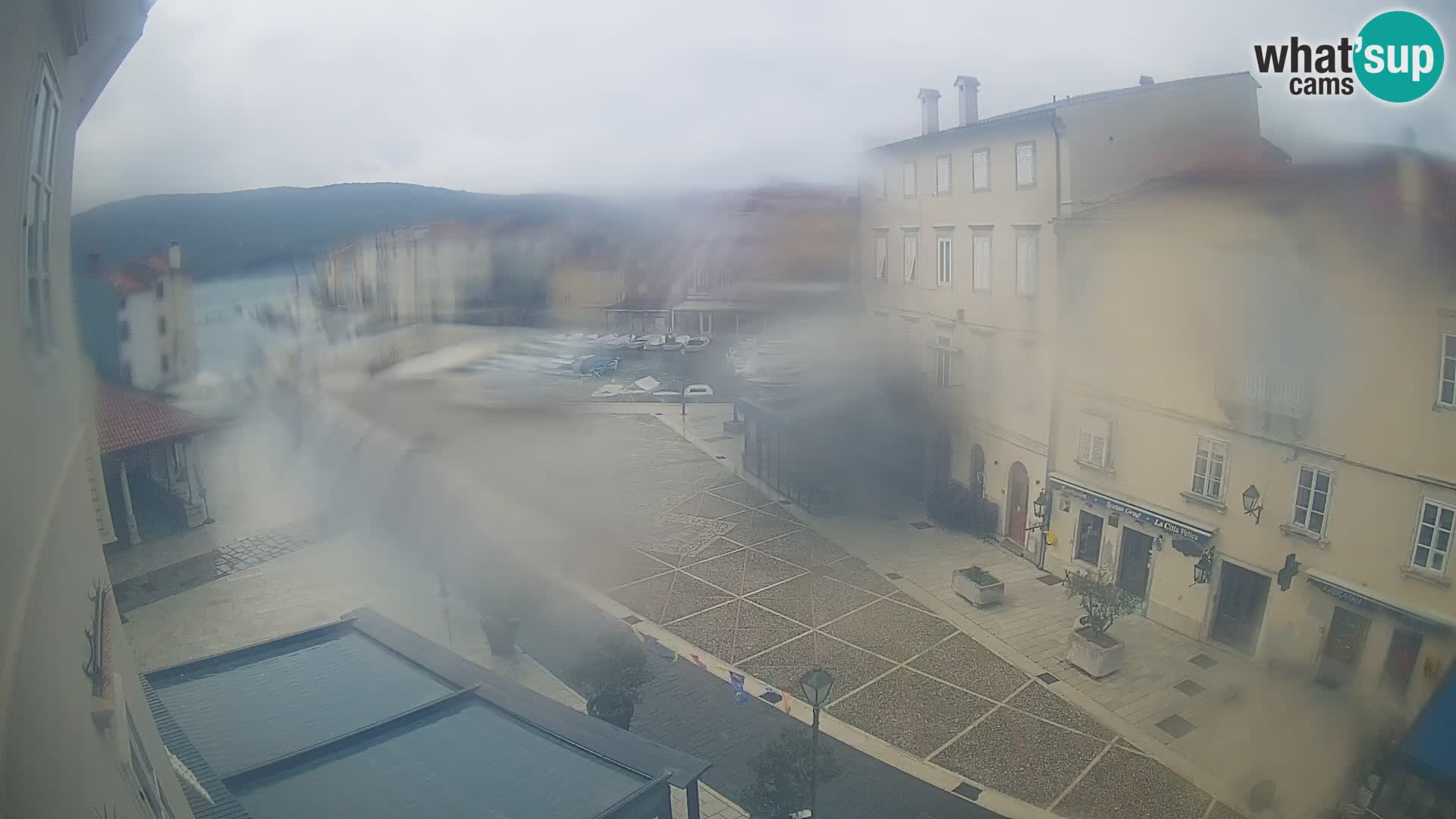 Cámara en vivo ciudad de Cres – plaza principal y “mandrač” – isla de Cres – Croacia