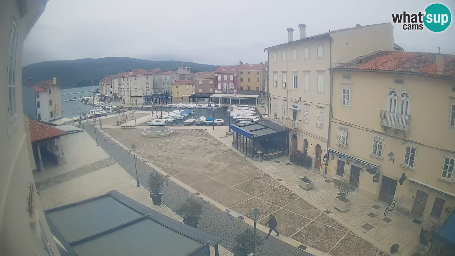LIVE cam Cres città – piazza principale e “mandrač” – isola di Cherso – Croazia