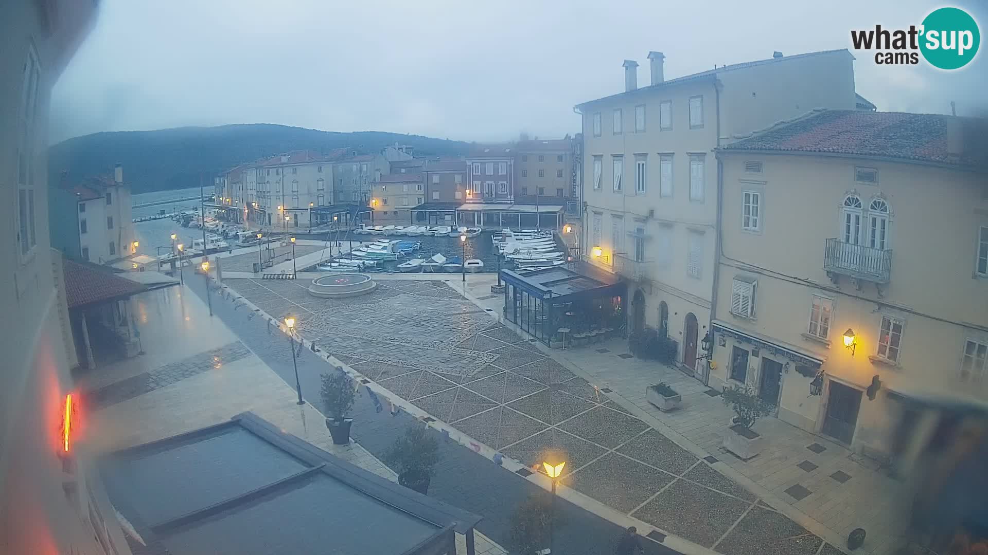 LIVE cam Cres città – piazza principale e “mandrač” – isola di Cherso – Croazia