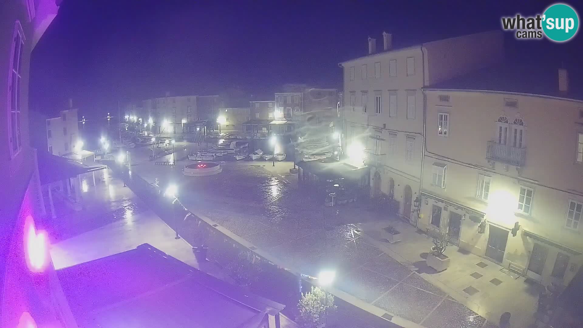 Cámara en vivo ciudad de Cres – plaza principal y “mandrač” – isla de Cres – Croacia