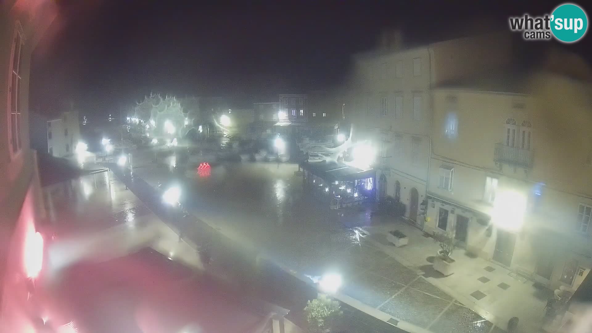 V ŽIVO spletna kamera Cres mesto – glavni trg in “mandrač” – otok Cres – Hrvaška