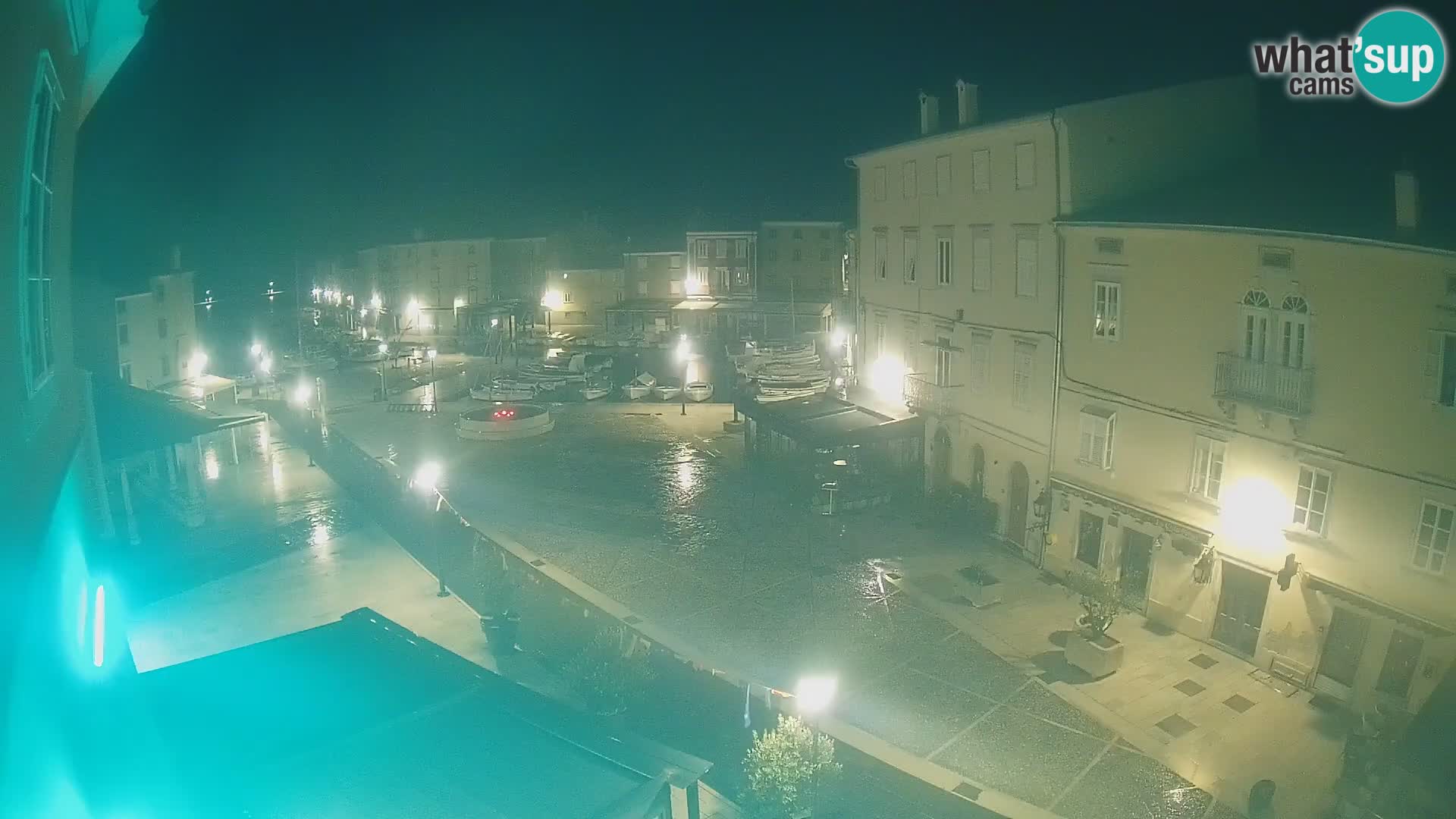 Cámara en vivo ciudad de Cres – plaza principal y “mandrač” – isla de Cres – Croacia