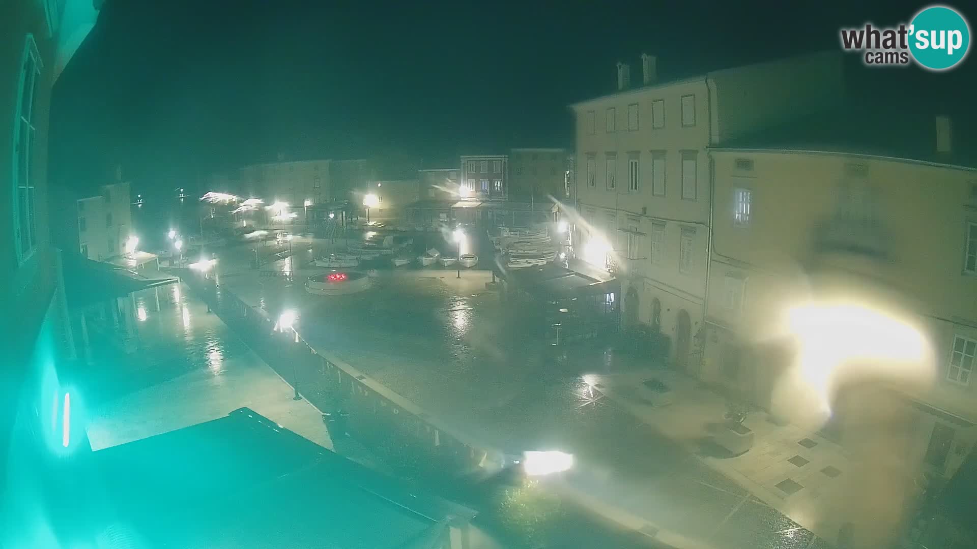 Cámara en vivo ciudad de Cres – plaza principal y “mandrač” – isla de Cres – Croacia