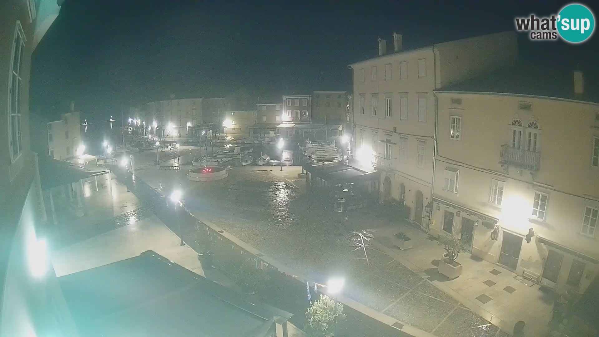 Cámara en vivo ciudad de Cres – plaza principal y “mandrač” – isla de Cres – Croacia