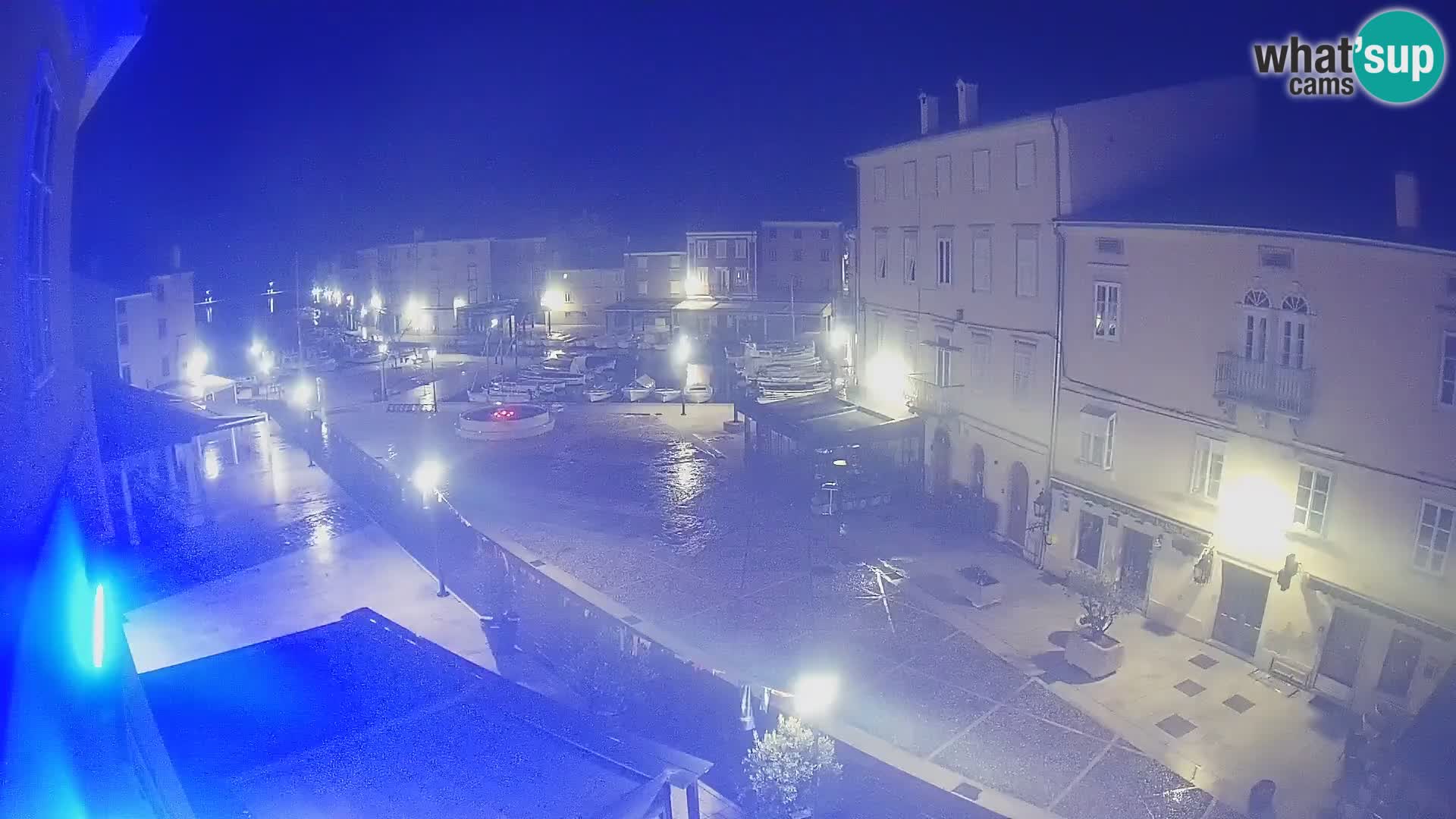 Cámara en vivo ciudad de Cres – plaza principal y “mandrač” – isla de Cres – Croacia