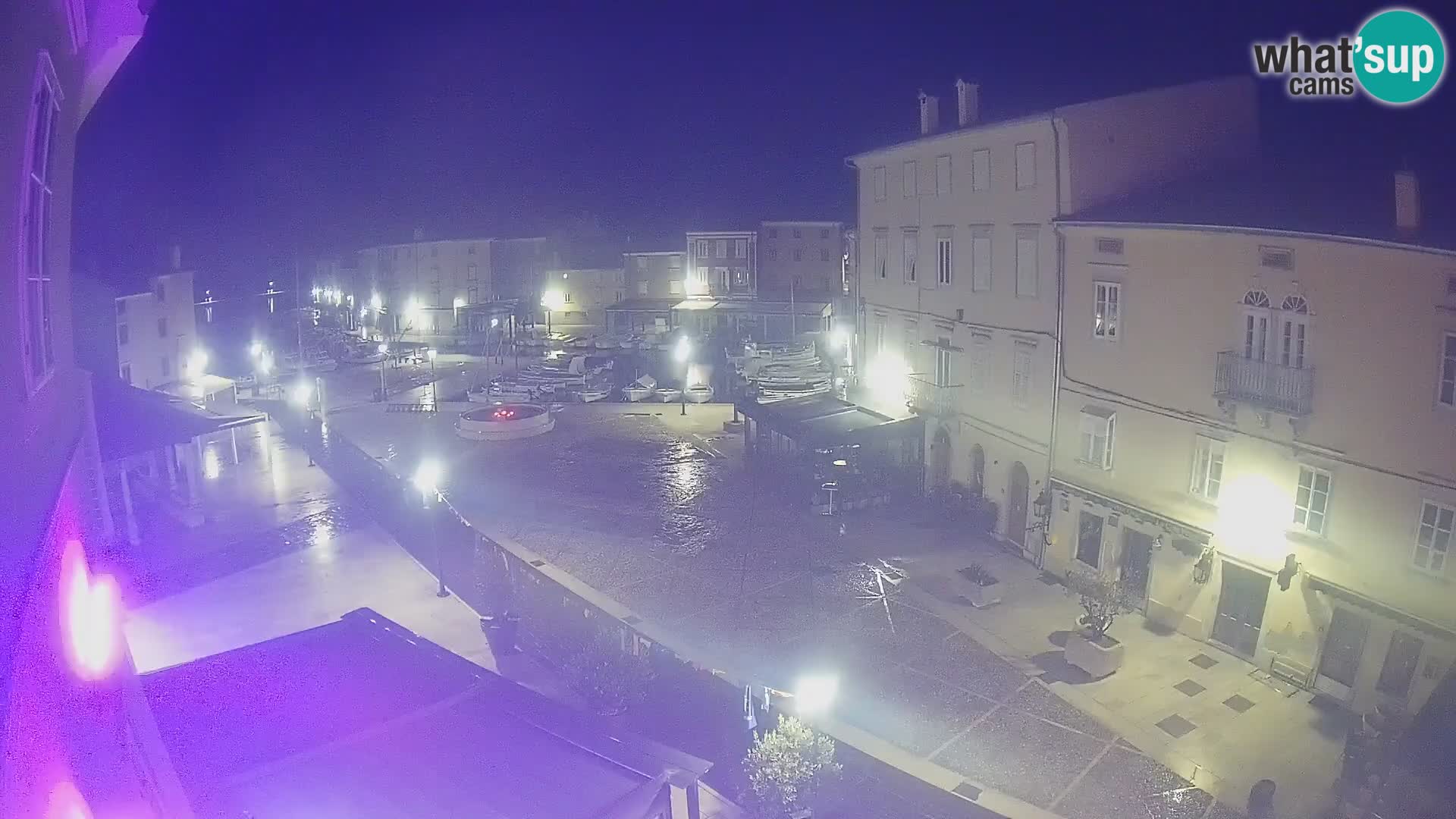 Cámara en vivo ciudad de Cres – plaza principal y “mandrač” – isla de Cres – Croacia