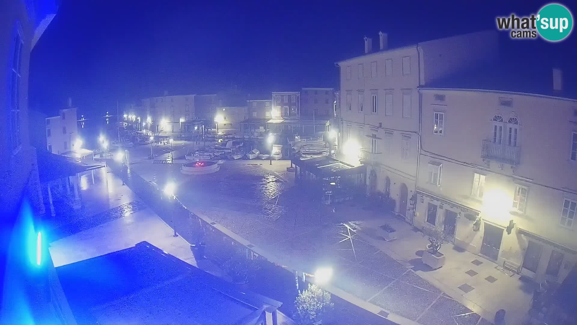 Cámara en vivo ciudad de Cres – plaza principal y “mandrač” – isla de Cres – Croacia