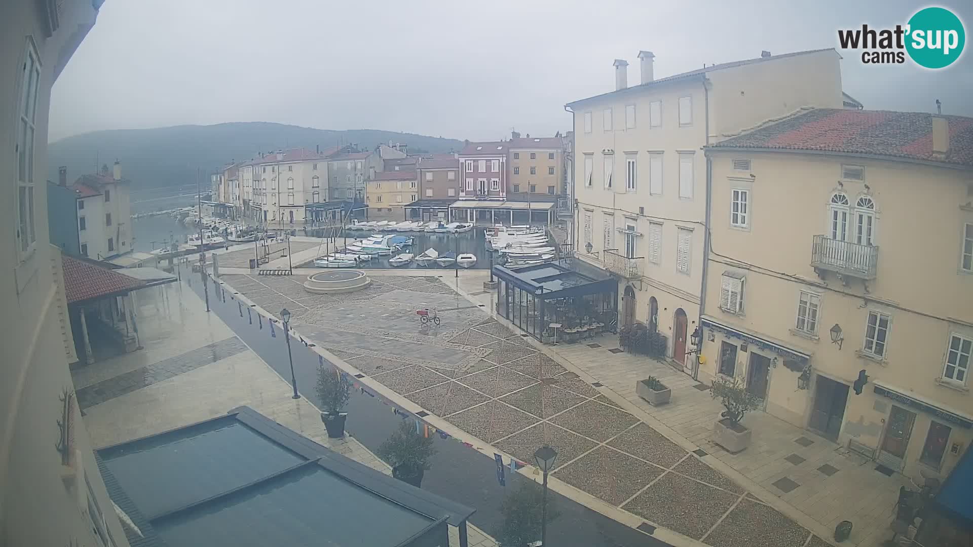 LIVE cam Cres city – place principale et “mandrač” – île de Cres – Croatie
