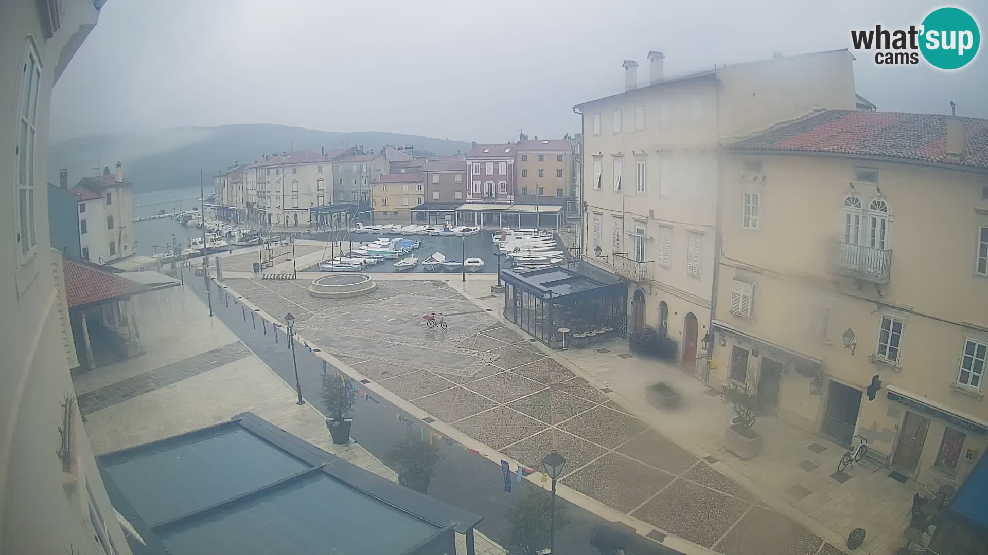 Cámara en vivo ciudad de Cres – plaza principal y “mandrač” – isla de Cres – Croacia