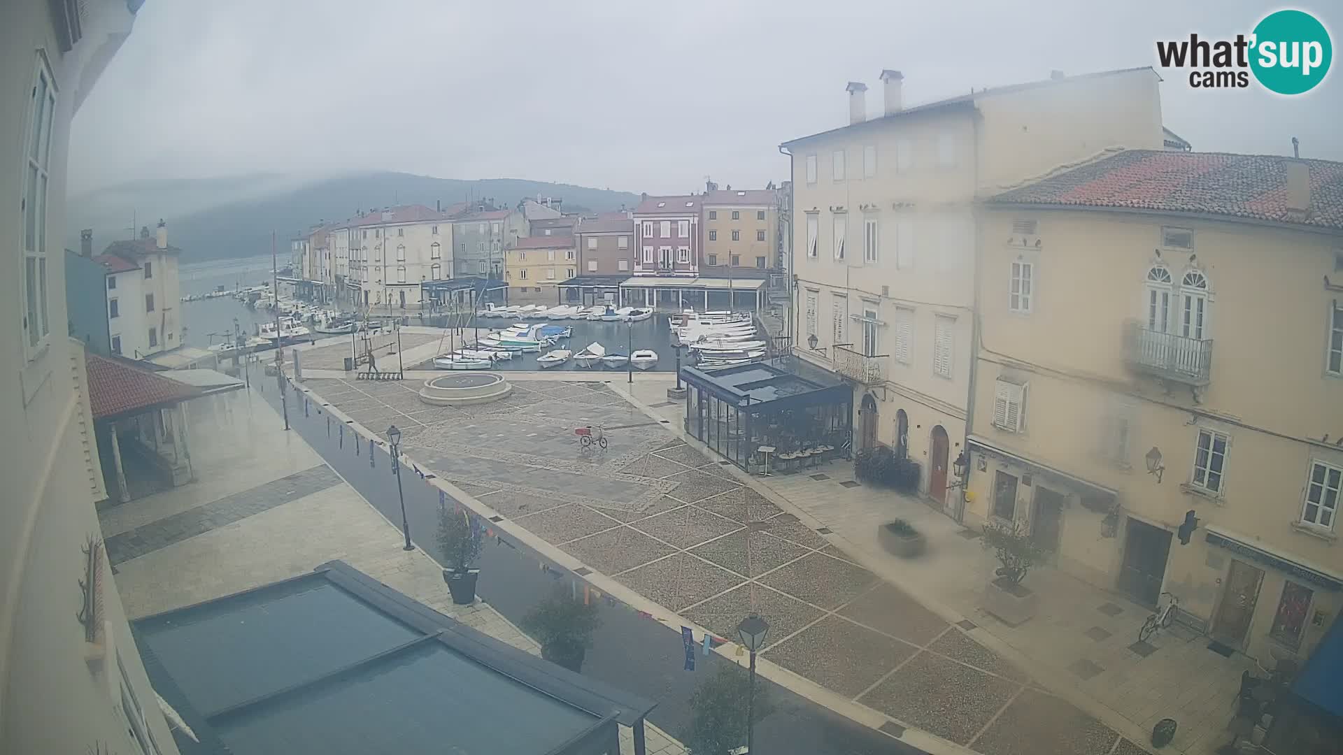 Cámara en vivo ciudad de Cres – plaza principal y “mandrač” – isla de Cres – Croacia