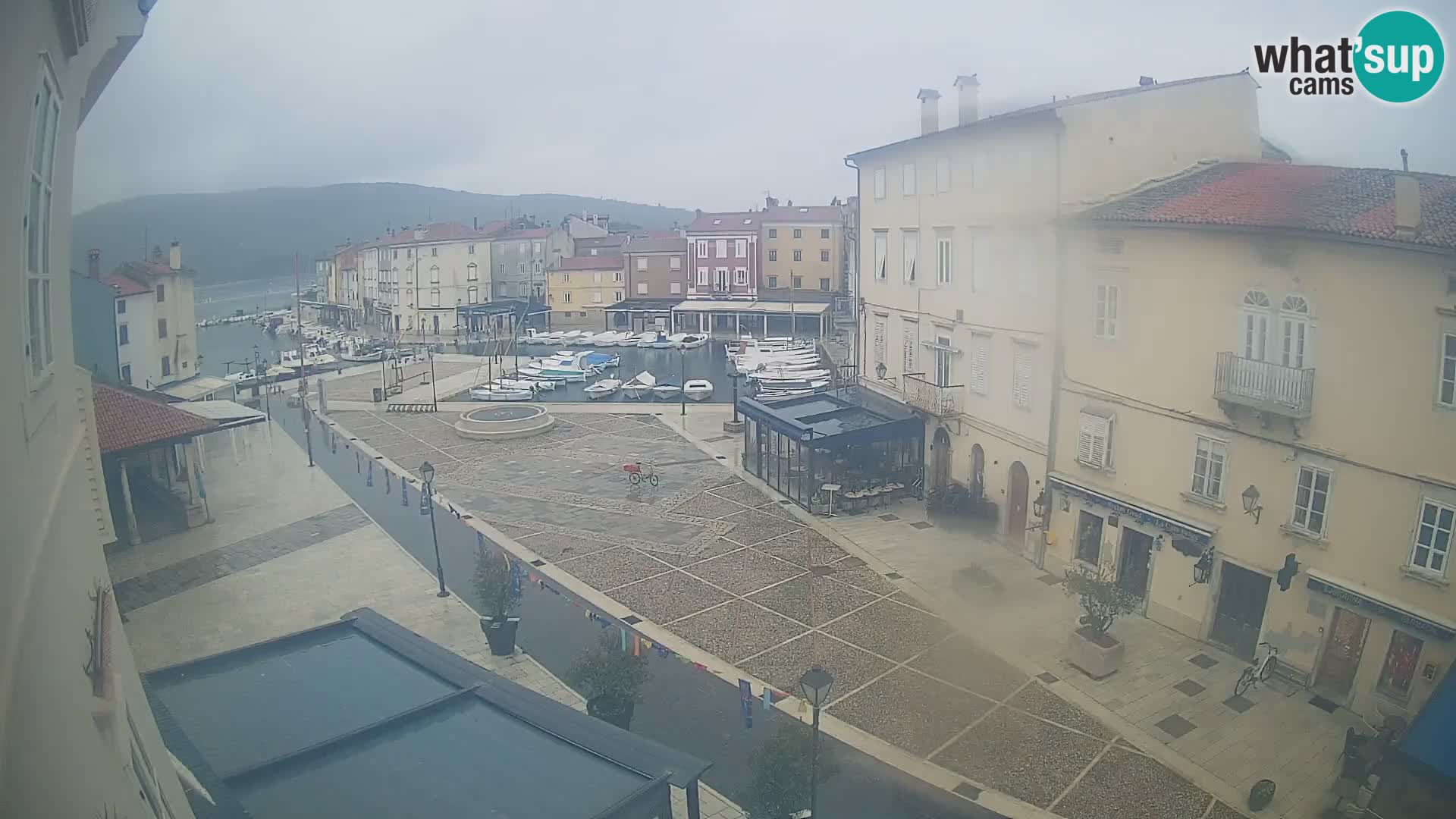 Cámara en vivo ciudad de Cres – plaza principal y “mandrač” – isla de Cres – Croacia