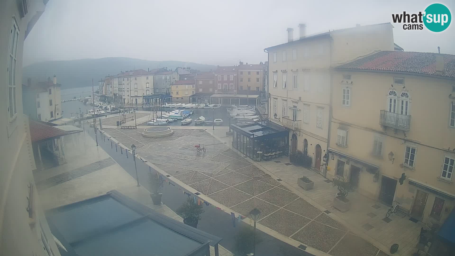 LIVE cam Cres city – place principale et “mandrač” – île de Cres – Croatie