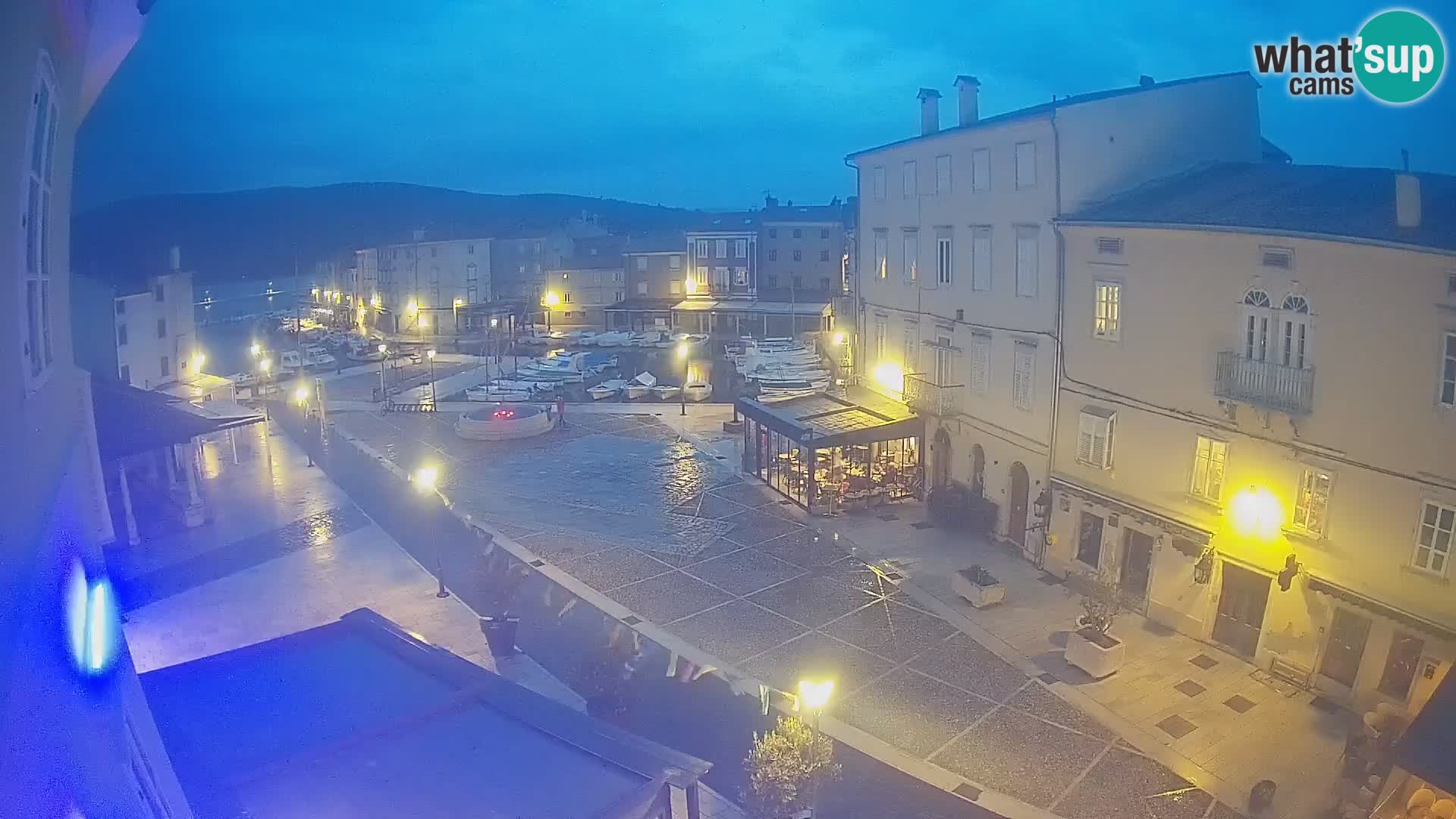 LIVE cam Cres city – place principale et “mandrač” – île de Cres – Croatie