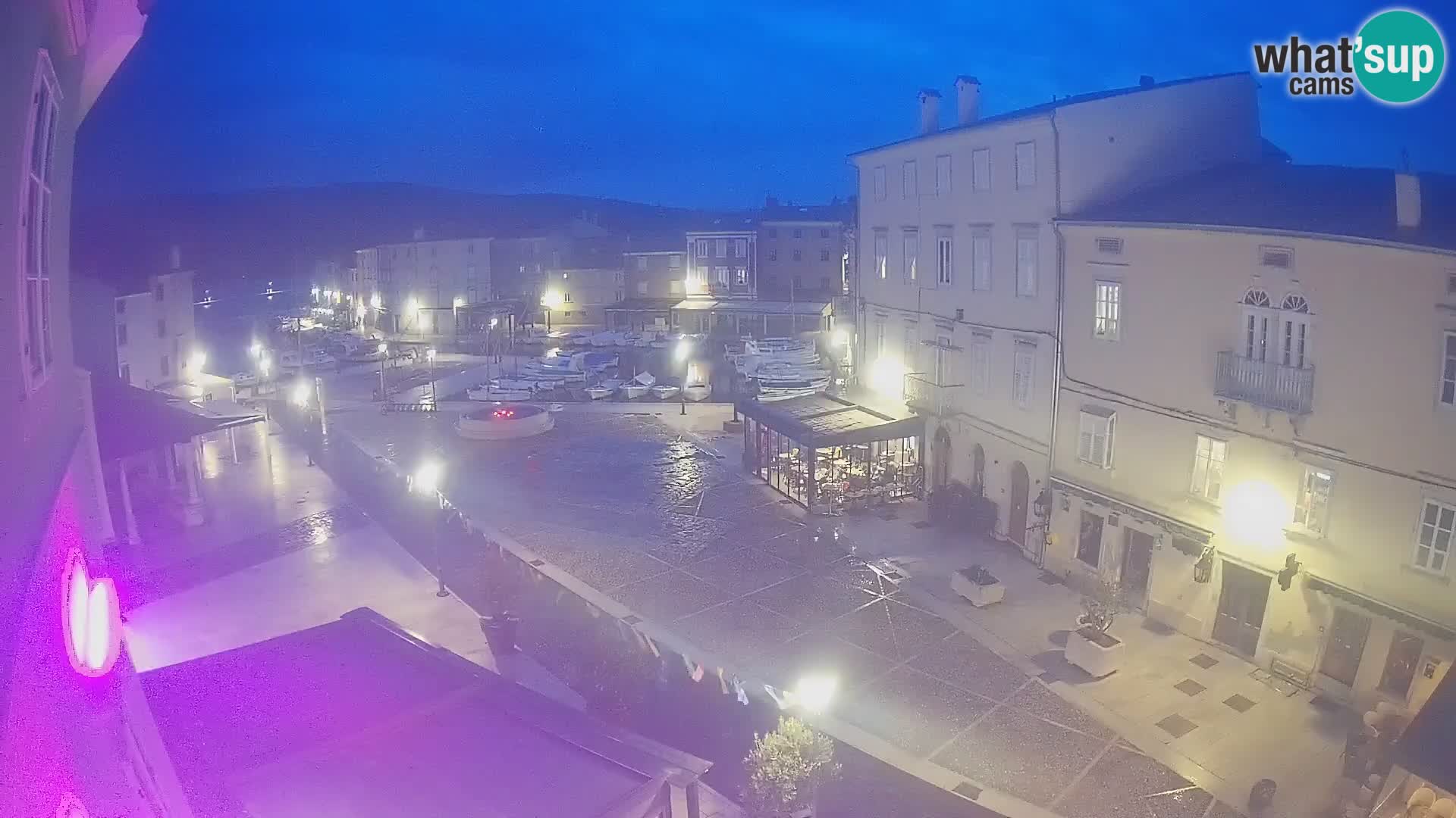 LIVE cam Cres city – place principale et “mandrač” – île de Cres – Croatie