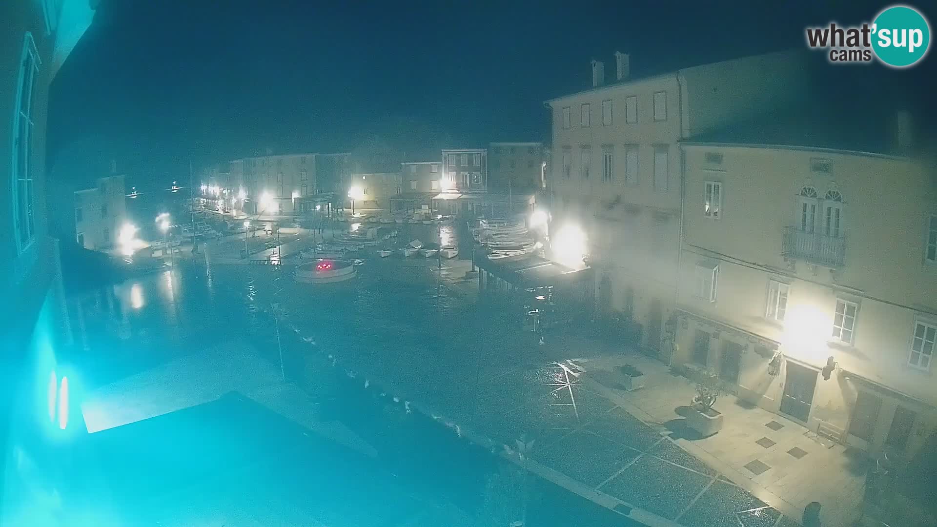 Cámara en vivo ciudad de Cres – plaza principal y “mandrač” – isla de Cres – Croacia