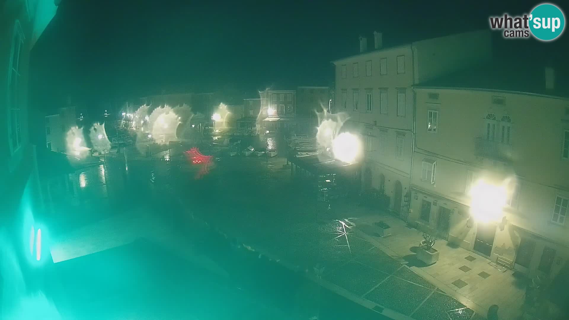 Cámara en vivo ciudad de Cres – plaza principal y “mandrač” – isla de Cres – Croacia