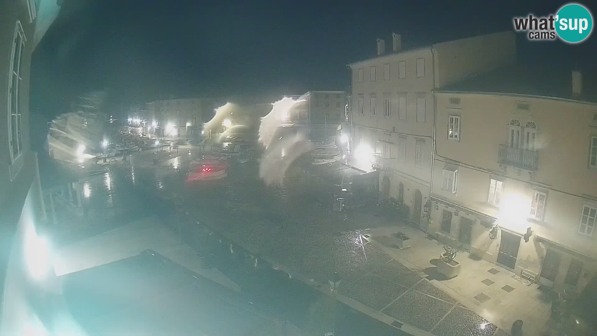 Cámara en vivo ciudad de Cres – plaza principal y “mandrač” – isla de Cres – Croacia