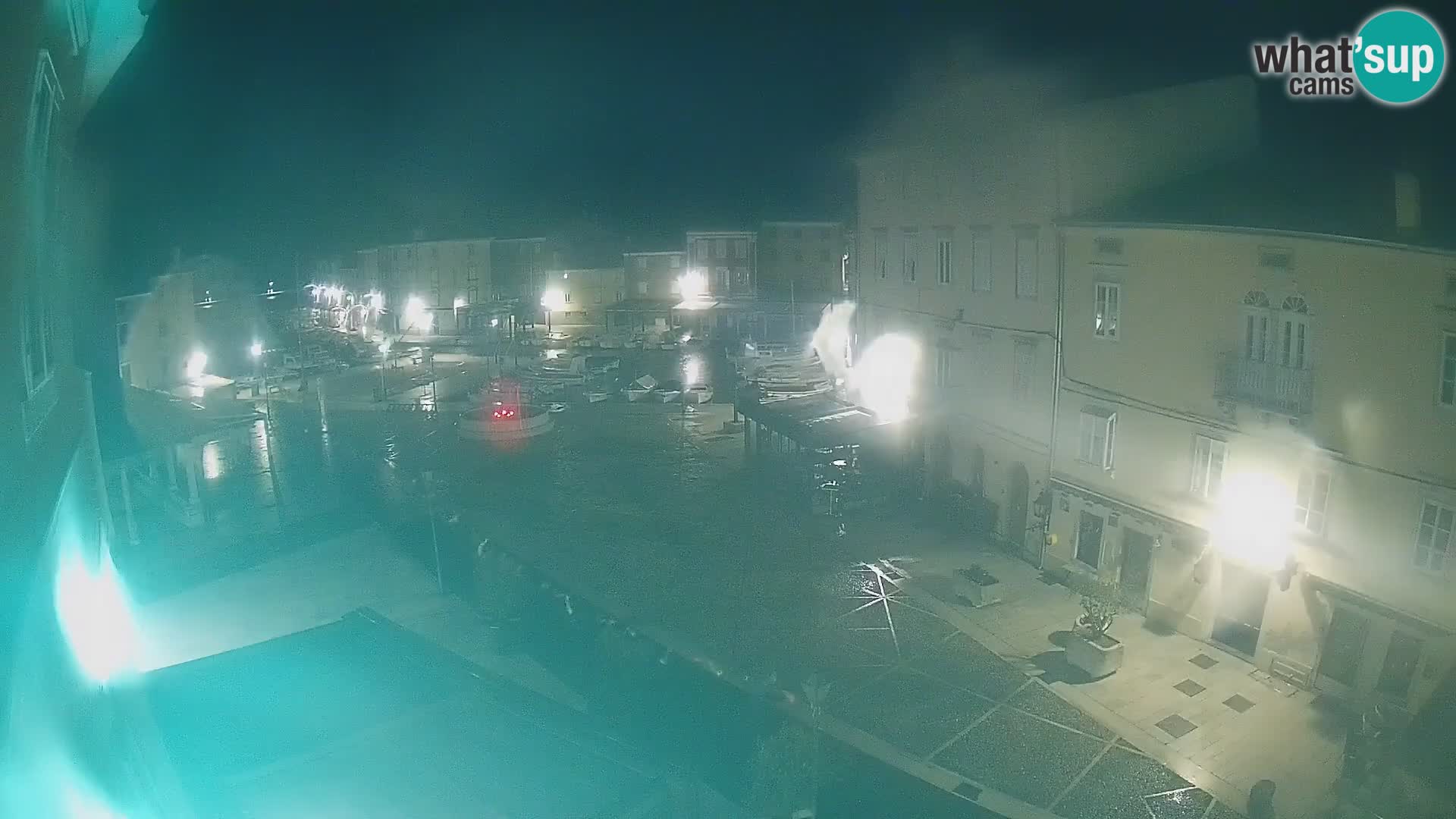 Cámara en vivo ciudad de Cres – plaza principal y “mandrač” – isla de Cres – Croacia