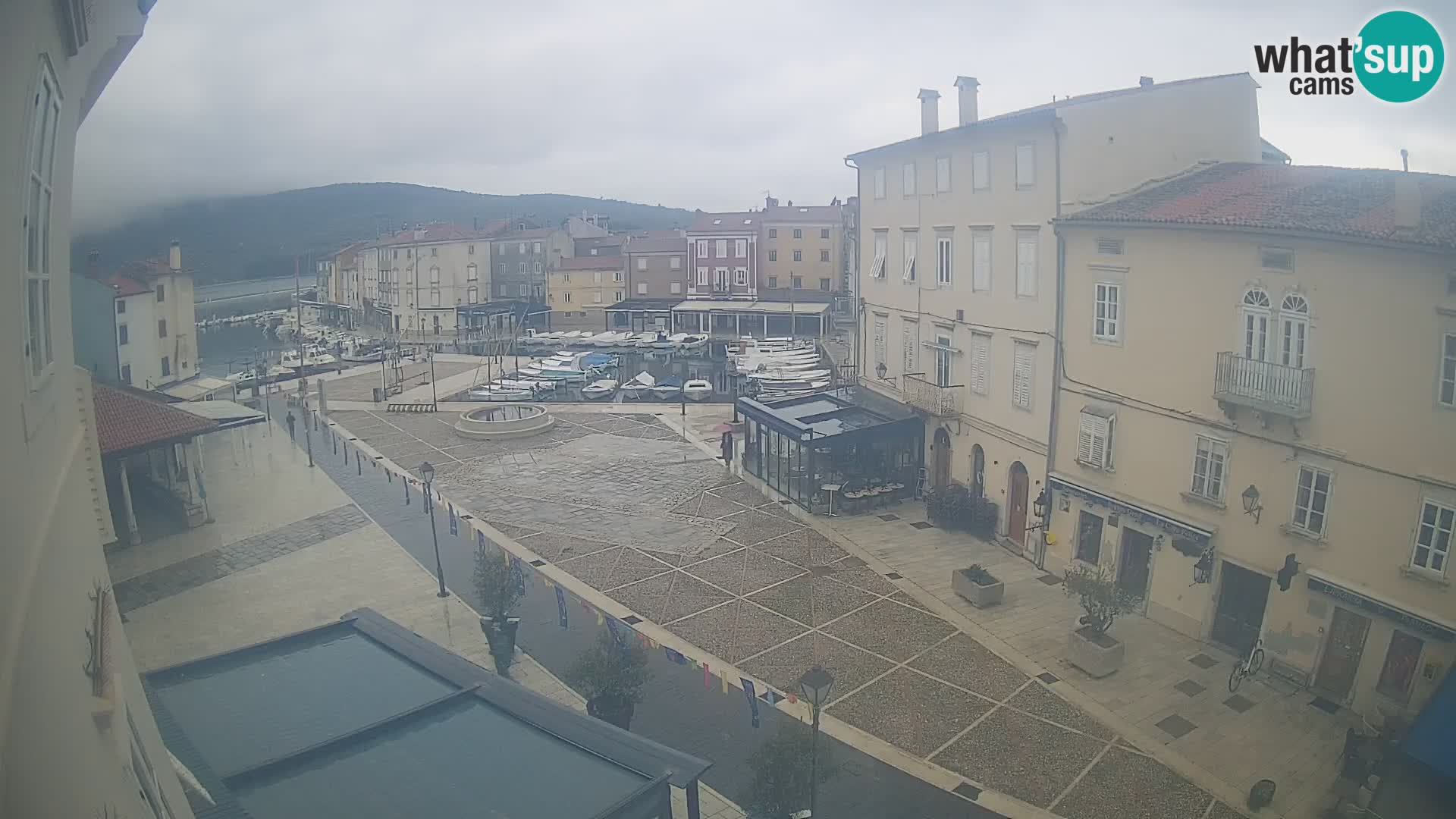LIVE cam Cres città – piazza principale e “mandrač” – isola di Cherso – Croazia