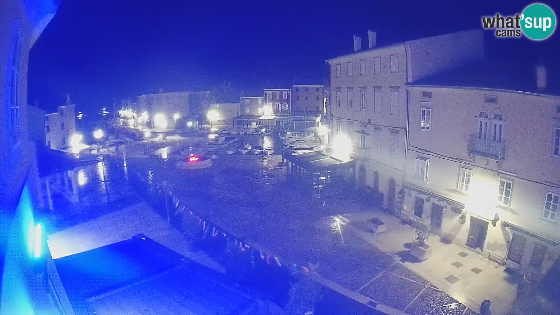 LIVE cam Cres city – place principale et “mandrač” – île de Cres – Croatie