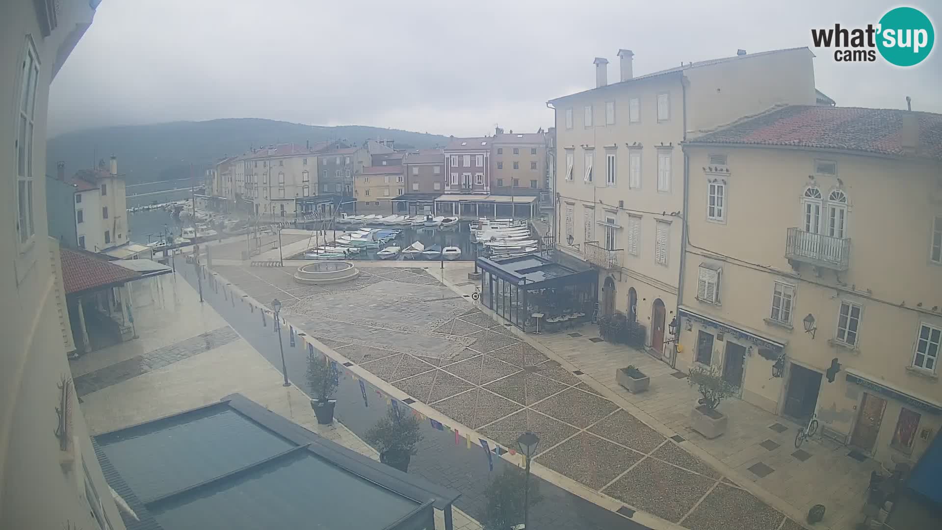 LIVE cam Cres città – piazza principale e “mandrač” – isola di Cherso – Croazia