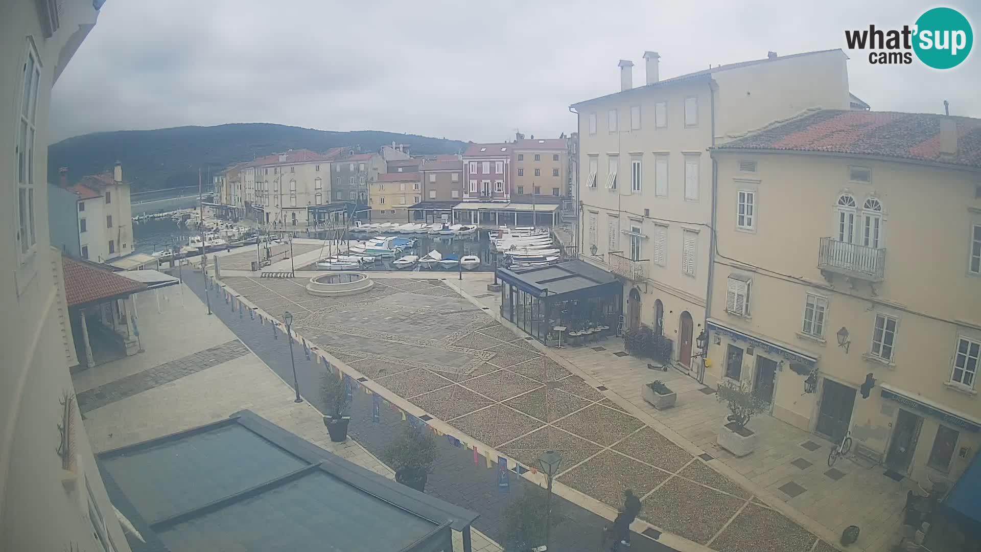 LIVE cam Cres Stadt – Hauptplatz und “mandrač” – Cres Insel – Kroatien
