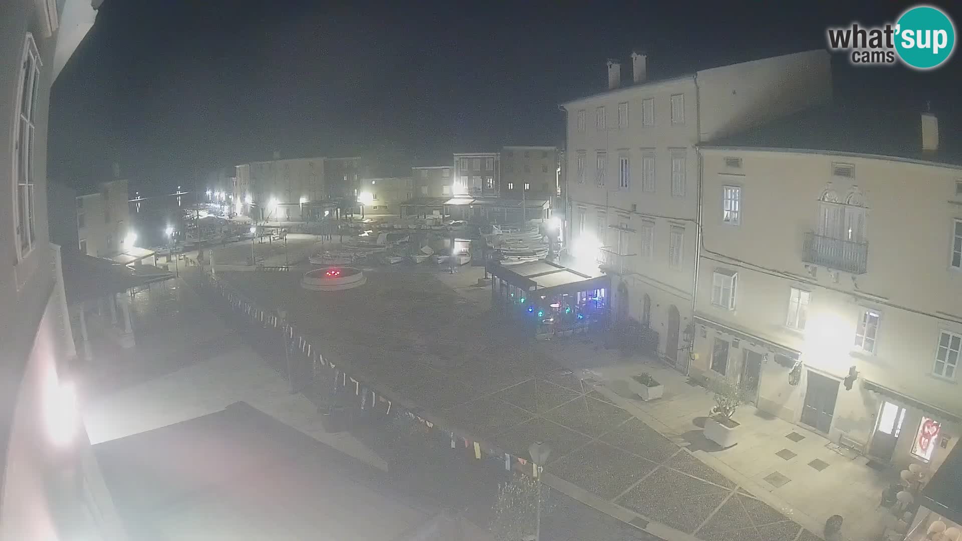 Kamera v ŽIVO Cres mesto – glavni trg in “mandrač” – otok Cres – Hrvaška