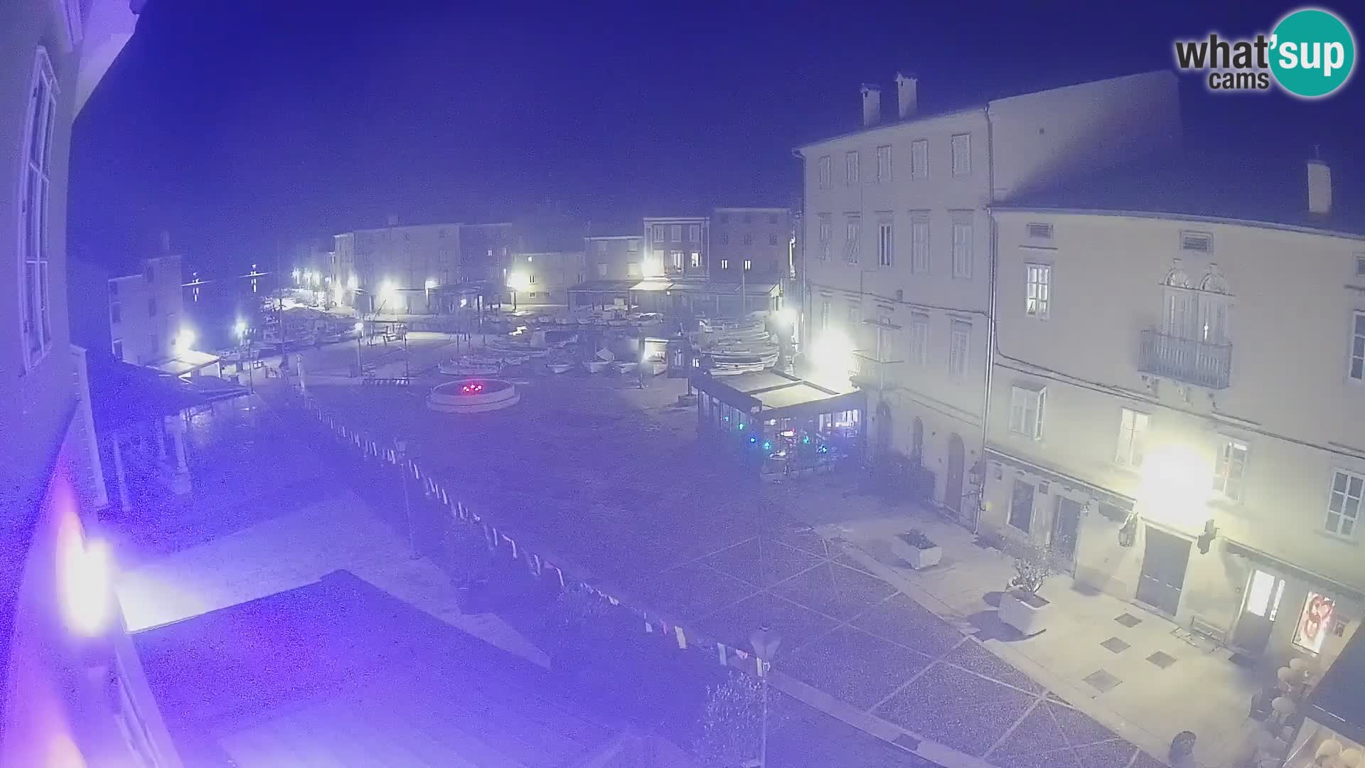 LIVE cam Cres city – place principale et “mandrač” – île de Cres – Croatie