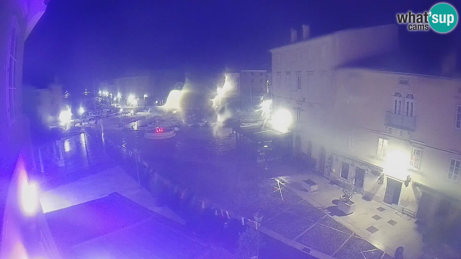 LIVE cam Cres city – place principale et “mandrač” – île de Cres – Croatie