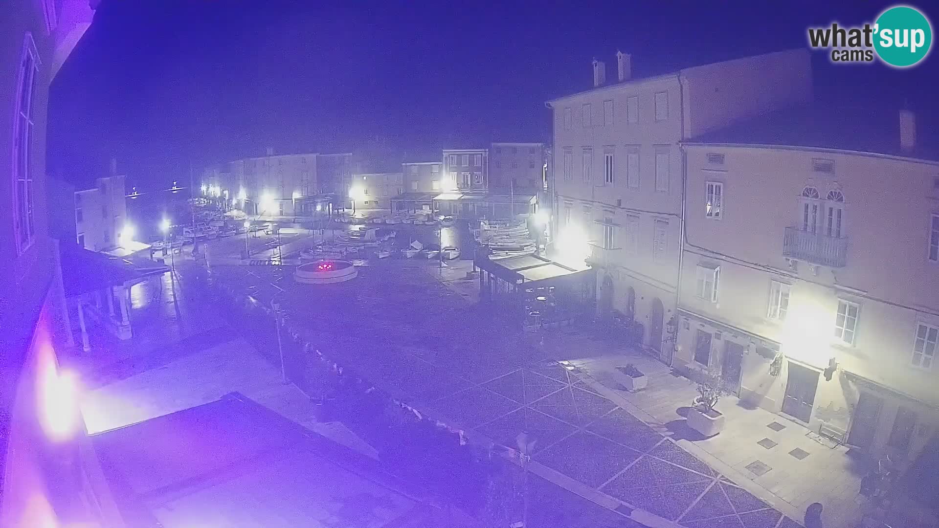 LIVE cam Cres city – place principale et “mandrač” – île de Cres – Croatie