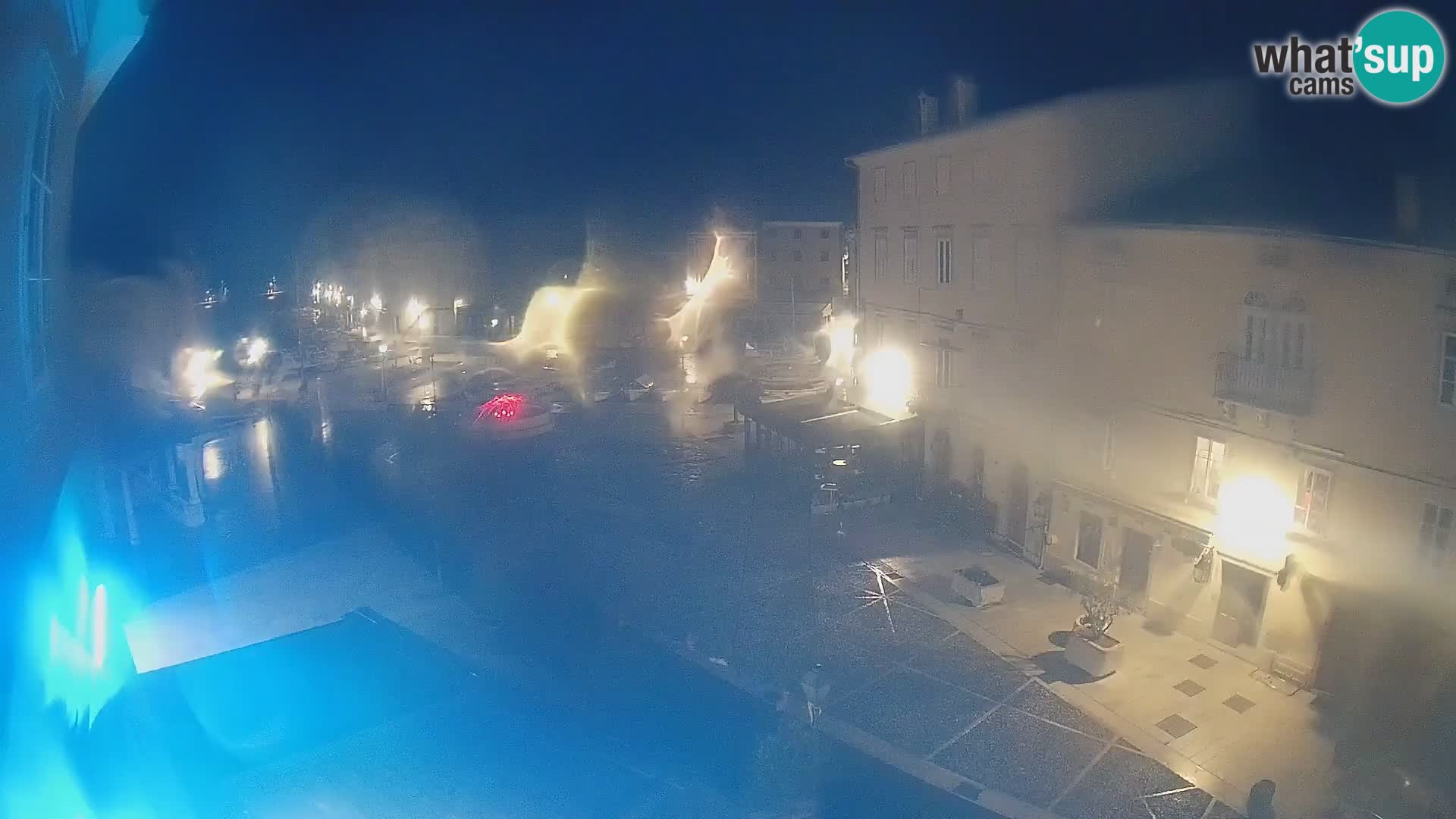 Web kamera Grad Cres – glavni trg i “mandrač” – otok Cres