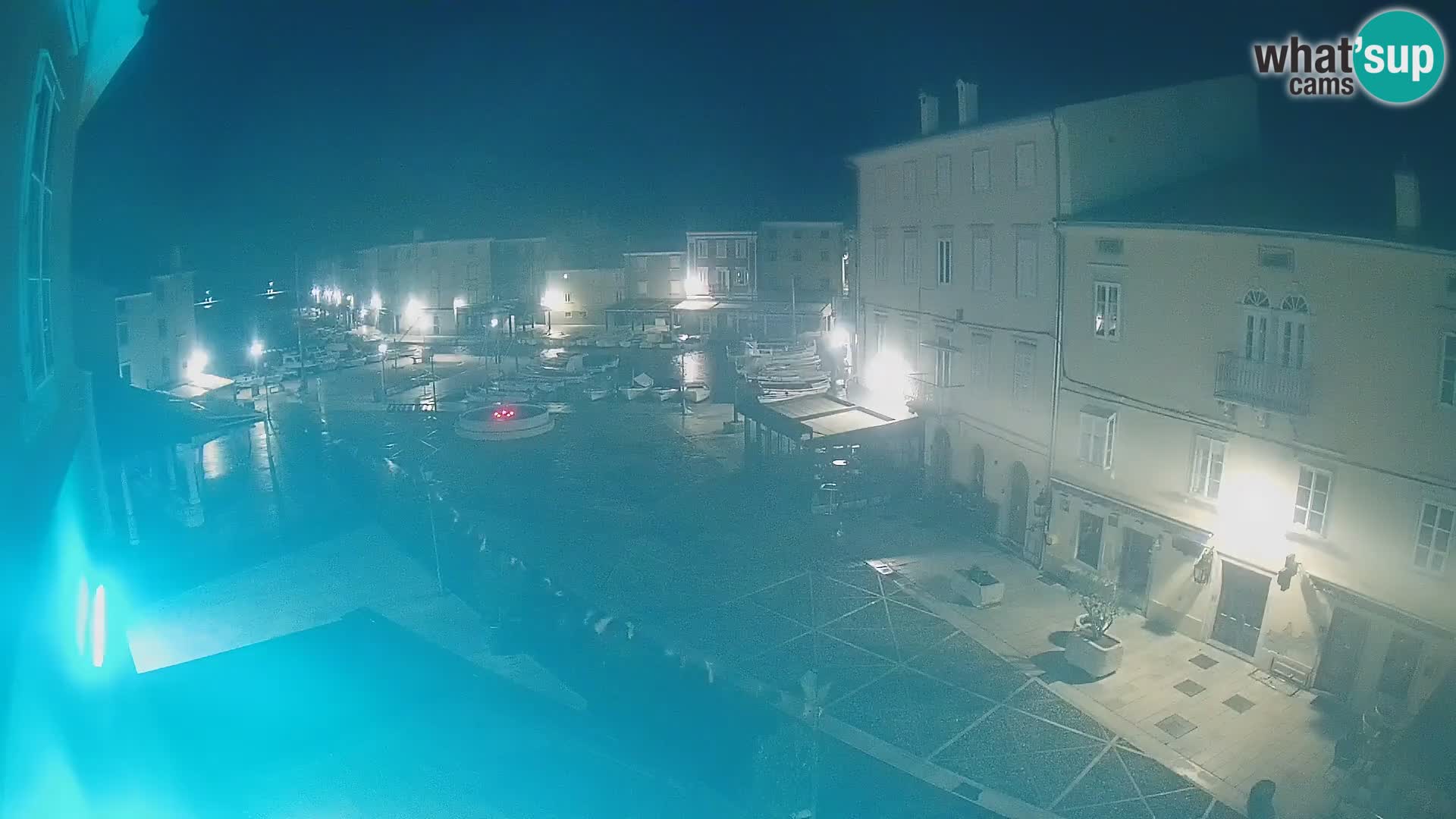 LIVE cam Cres city – place principale et “mandrač” – île de Cres – Croatie