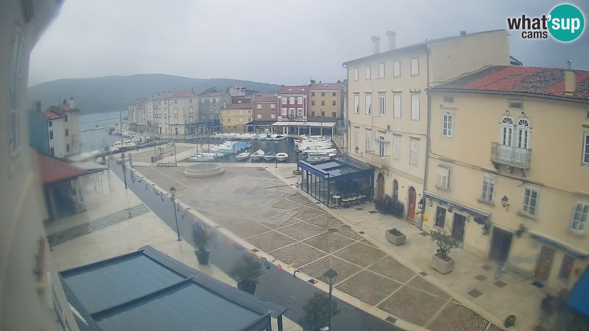 Cámara en vivo ciudad de Cres – plaza principal y “mandrač” – isla de Cres – Croacia