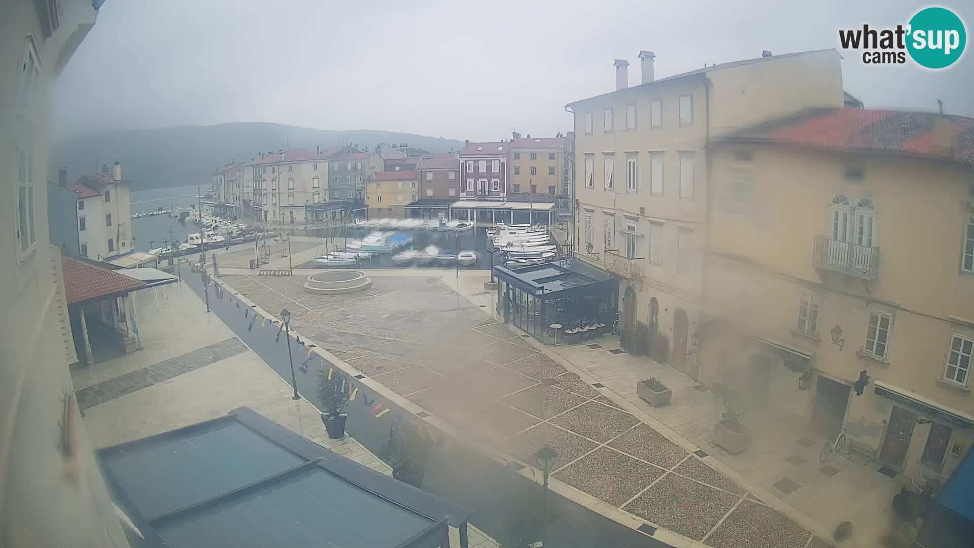 LIVE cam Cres Stadt – Hauptplatz und “mandrač” – Cres Insel – Kroatien